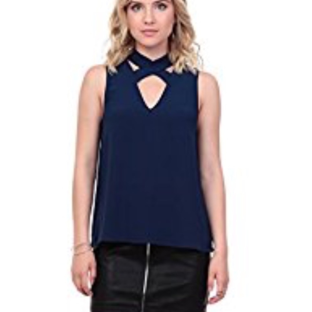 NWT front criss crosses Blouse